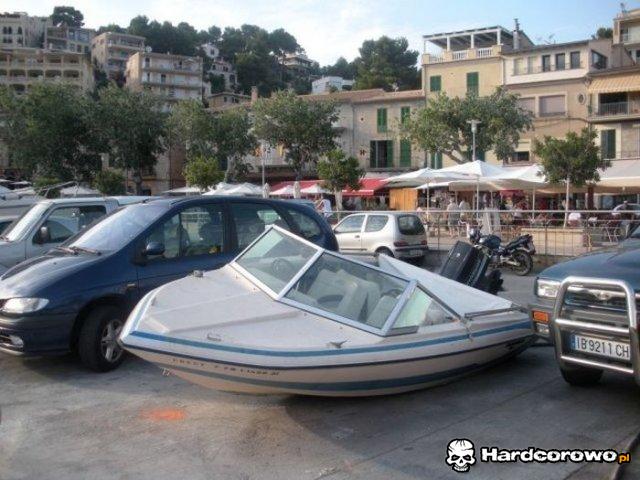 Zaparkowana łódka - 1