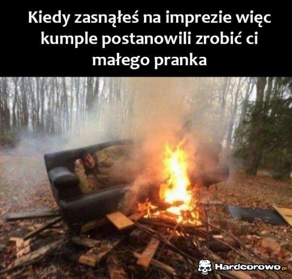 Kiedy zasnąłeś na imprezie - 1