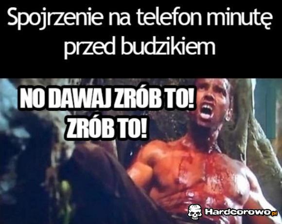 Spojrzenie na telefon - 1