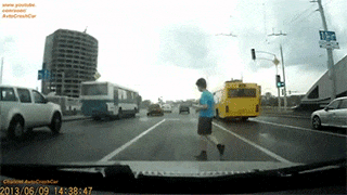 Zamyślony pieszy  - 1