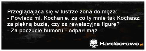 Przeglądająca się w lustrze żona - 1