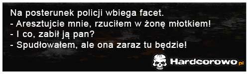 Na posterunek policji wbiega facet - 1