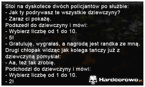 Stoi na dyskotece dwóch policjantów po służbie - 1