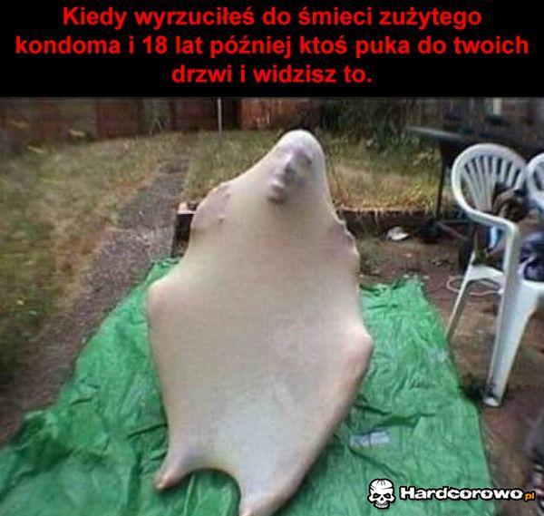 Wyrzucony kondom - 1