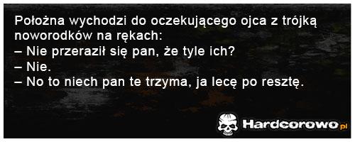 Położna wychodzi do oczekującego - 1