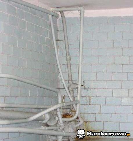 Pokręcone rury  - 1