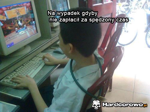 W kafejce internetowej  - 1
