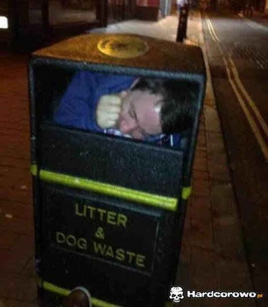 Pozbyli się go z imprezy bo za dużo gadał o polityce - 1