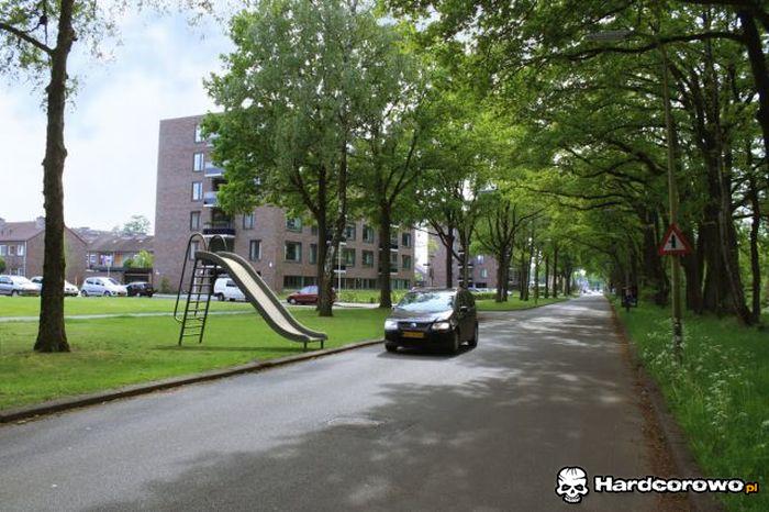 Sadystyczna zjeżdżalnia - 1