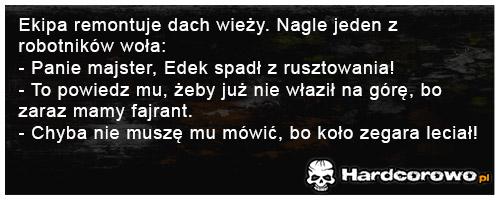 Ekipa remontuje dach wieży - 1