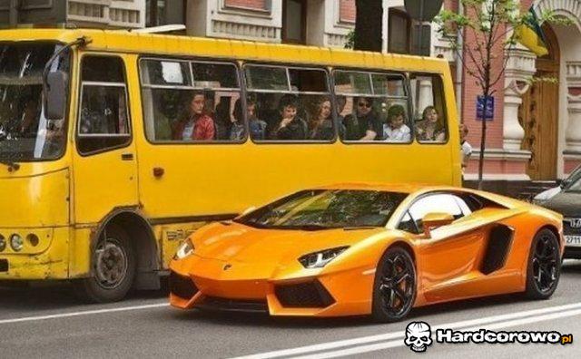 W autobusie gapiów nie brakuje - 1