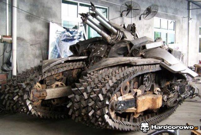 Hardcorowy czołg - 1