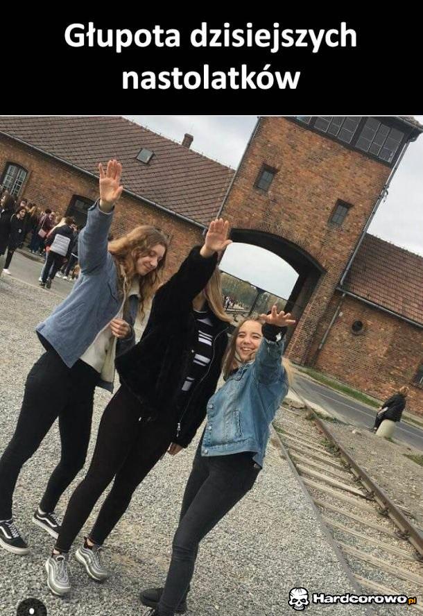 Tymczasem w Auschwitz - 1