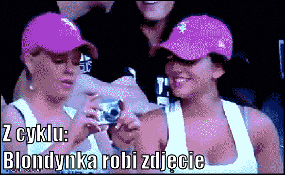 Blondynka robi zdjęcie  - 1