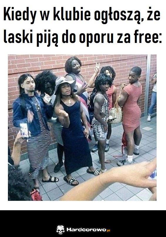 Kiedy w klubie ogłoszą, że laski piją do oporu za free - 1