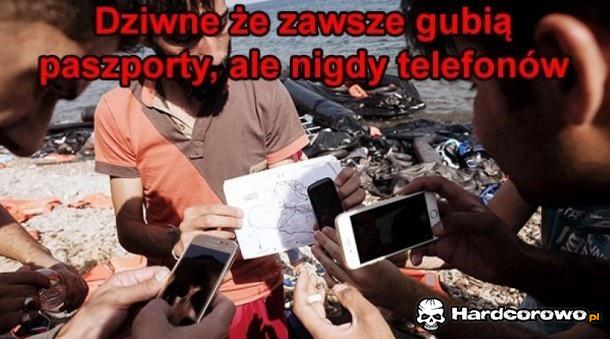 Dziwne, że zawsze gubią paszporty ale nigdy telefonów - 1
