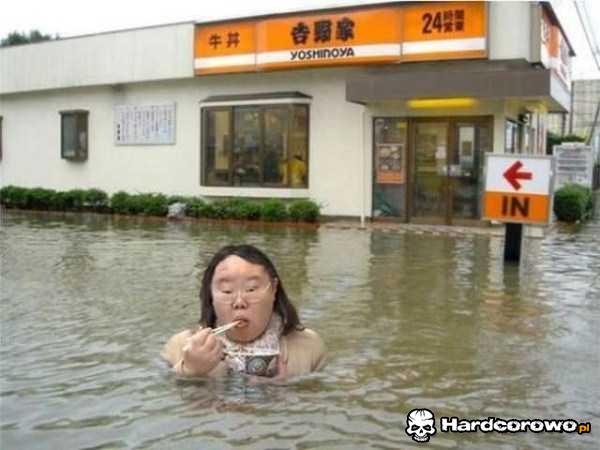 Powódź powodzią ale jeść trzeba - 1
