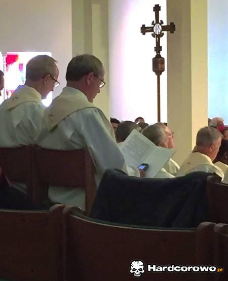 Smski w kościele - 1