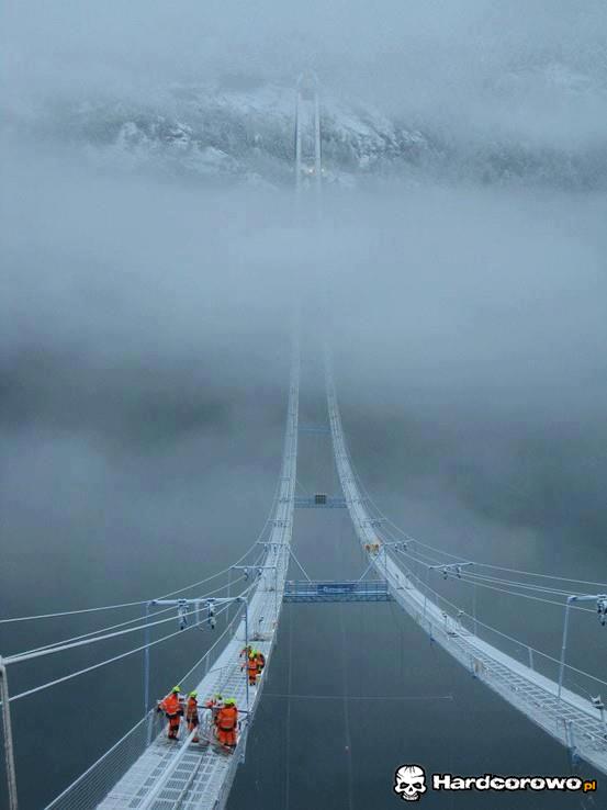 Most w chmurach - 1