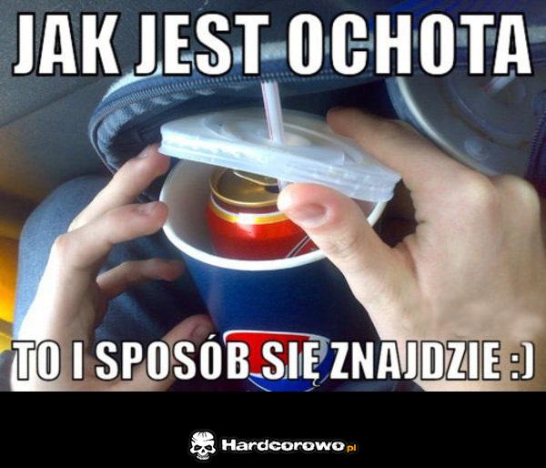 Genialny i prosty sposób na picie piwa w miejscach publicznych - 1