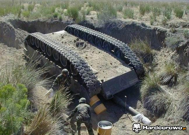 Wywrócony czołg  - 1