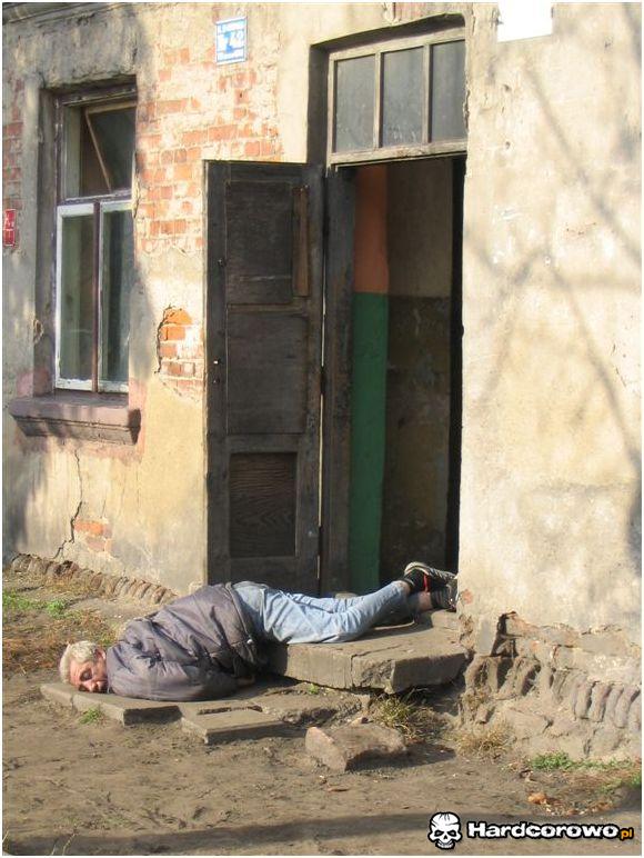 Daleko nie doszedł - 1
