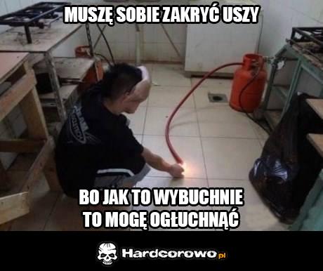 Muszę sobie zakryć uszy  - 1