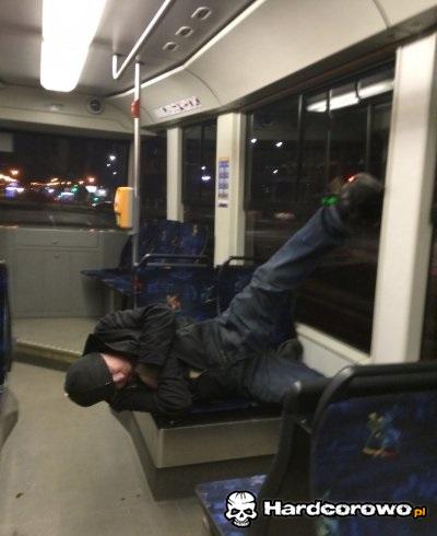 Walczy z niewidzialnymi przeciwnikami - 1