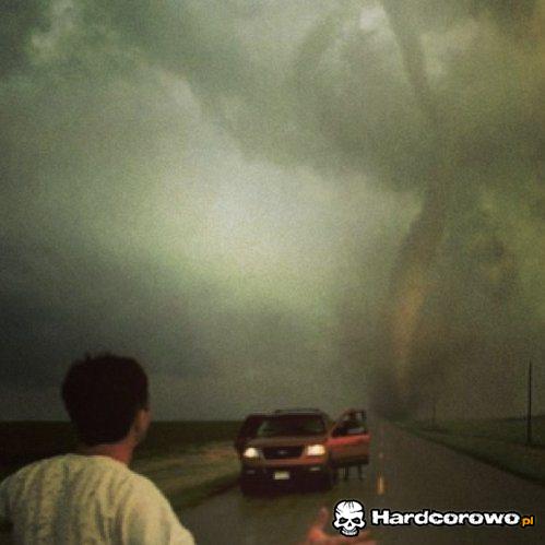 Nadchodzące tornado  - 1