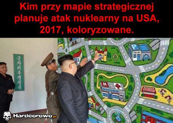 Kim przy mapie strategicznej  - 1