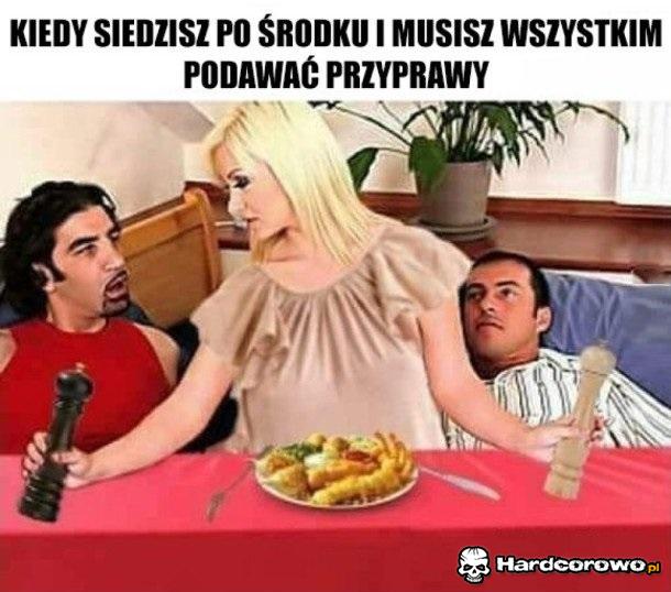 Gdy siedzę po środku - 1