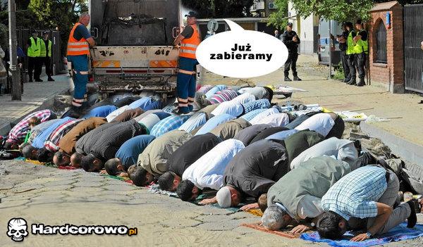 Wywożenie islamskiego gówna - 1