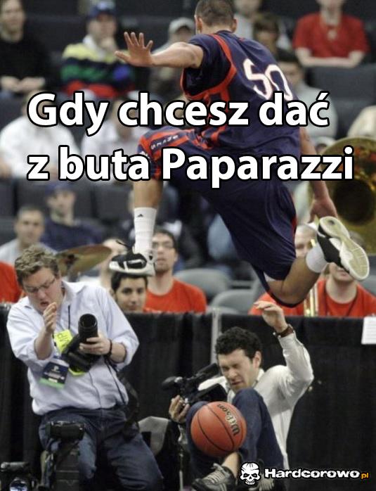 Gdy chcesz dać z buta Paparazzi - 1