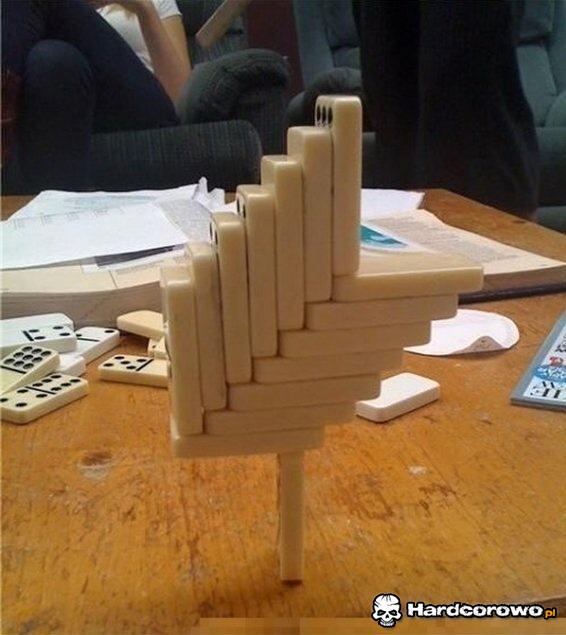 Równowaga  domino - 1