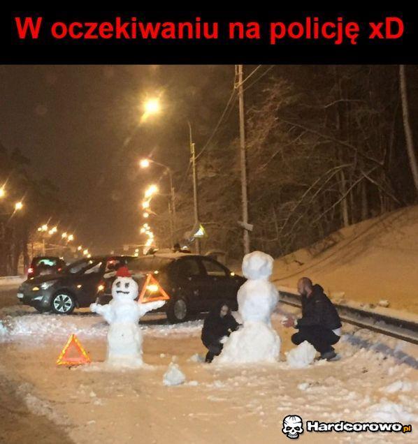 W oczekiwaniu na Policje - 1