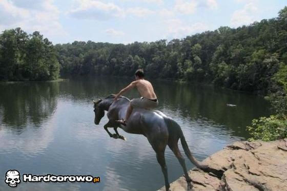 Skok na koniu do wody  - 1