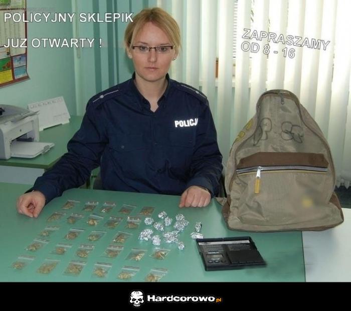 Policyjny sklepik  - 1