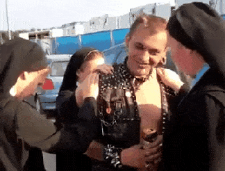 Zakonnice próbują wypędzić szatana - 1