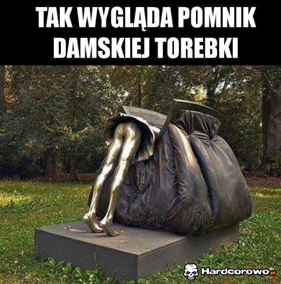 Pomnik damskiej torebki - 1