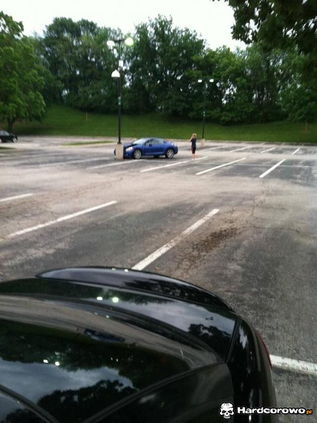 Blondynka za kółkiem - 1