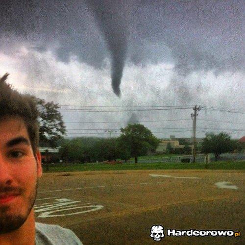 Robiące się tornado  - 1
