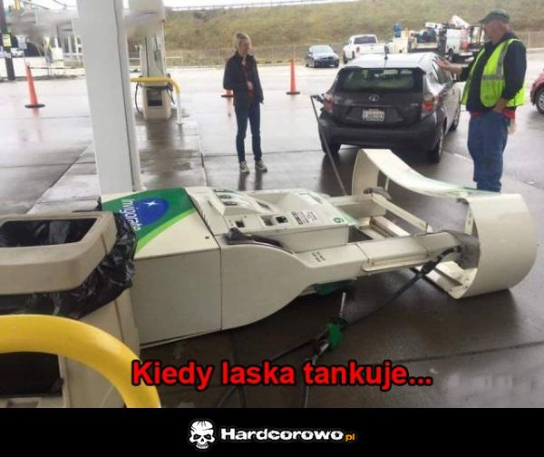 Kobiety tankują - 1