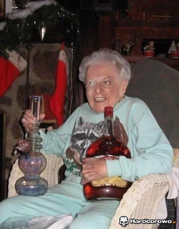 Napij się i zapal dzisiaj z babcią - 1