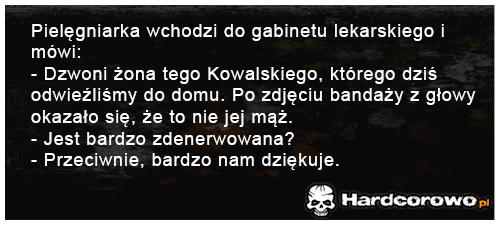 Pielęgniarka wchodzi do gabinetu lekarskiego - 1