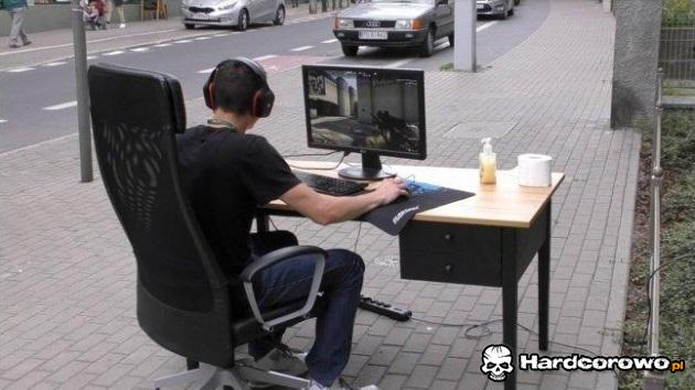 Kiedy matka każe Ci wyjść na dwór - 1