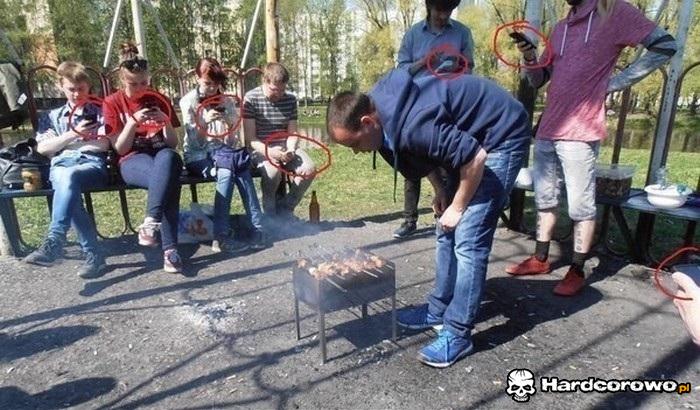 Nie ma to jak grill z przyjaciółmi - 1