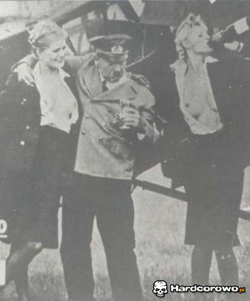 Hitler po melanżu - 1