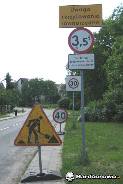 Drogowy absurd  - 1