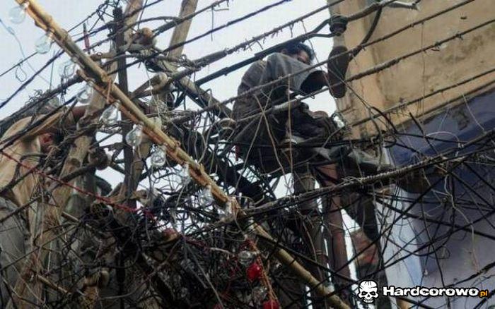Kiedy odepnie ci się kabel z tyłu komputera - 1