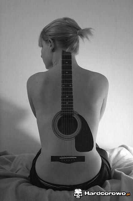 Dziewczyna z gitarą - 1